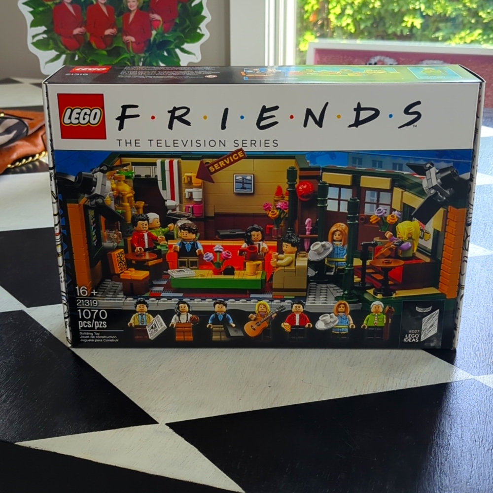 Lego Friends Central Perk set 21319